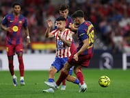 Soccer Football - LaLiga - Atletico Madrid v FC Barcelona - Riyadh Air Metropolitano, Madrid, Spain - April 4, 2026 FC Barcelona's Gerard Martin fouls Atletico Madrid's Thiago Almada before is shown a red card REUTERS/Gonzalo Fuentes TPX IMAGES OF THE DAY