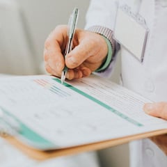 ¿Cuánto dinero te quitan de la nómina si estás de baja? Esto te descuentan del sueldo según el tiempo y el tipo de baja