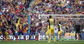 El 17 de mayo de 2014 el Atlético se llevó el décimo título liguero de su historia. Tuvo que sufrir hasta el último segundo, pero mereció la pena. El equipo de Simeone visitó el Camp Nou. Si el Barcelona ganaba era campeón. El empate o la victoria le daban el título al Atlético. El equipo azulgrana se adelantó, pero Godín marcó de cabeza el 1-1 en el minuto 50. Ese cabezazo es historia del club. El equipo rojiblanco que pasó a la historia fue: Courtois; Juanfran, Miranda, Godín, Filipe Luis; Koke, Gabi, Tiago, Arda Turan (Raúl García, 22'); Villa y Diego Costa (Adrián, 15' (Sosa, 72').