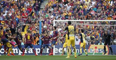 El 17 de mayo de 2014 el Atlético se llevó el décimo título liguero de su historia. Tuvo que sufrir hasta el último segundo, pero mereció la pena. El equipo de Simeone visitó el Camp Nou. Si el Barcelona ganaba era campeón. El empate o la victoria le daban el título al Atlético. El equipo azulgrana se adelantó, pero Godín marcó de cabeza el 1-1 en el minuto 50. Ese cabezazo es historia del club. El equipo rojiblanco que pasó a la historia fue: Courtois; Juanfran, Miranda, Godín, Filipe Luis; Koke, Gabi, Tiago, Arda Turan (Raúl García, 22'); Villa y Diego Costa (Adrián, 15' (Sosa, 72').