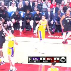 Empiezas así y te vas a 50 puntos: 'matazo' de Harden en la cara de McGee