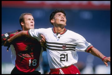 Fue parte en el campeonato del D.C. United en 1996.