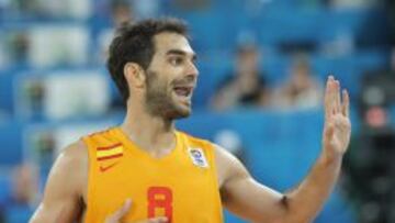 José Manuel Calderón da instrucciones.