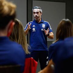 Vilda, vocal de la FIFA ante Infantino