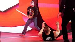 Rey Mysterio ataca a Brock Lesnar en Raw.