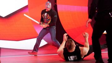 Rey Mysterio ataca a Brock Lesnar en Raw.