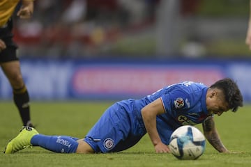 A pesar de que el delantero Milton Caraglio por fin anotó, el Cruz Azul cayó en casa 1-2 ante Santos Laguna. Los refuerzos celestes no se encuentran en la cancha y la paciencia de la afición con el portugués se está acabando.