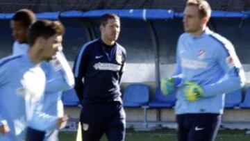 Oblak, con Simeone de fondo.