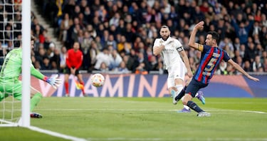 Karim Benzema anotó un gol que fue anulado por fuera de juego.