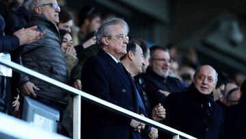 Florentino P&eacute;rez, en el palco de El Alcoraz.