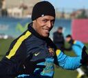Adriano trabajó con el grupo y Abidal, con los lesionados
