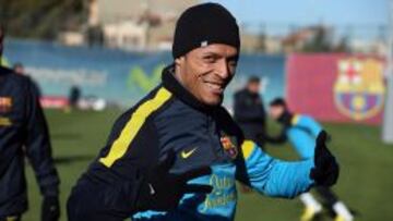 Adriano entrenó con el grupo