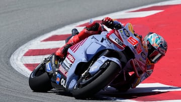 BARCELONA, 26/05/2024.- El piloto espa?ol Alex M¨¢rquez (c), del equipo Gresini Racing, durante la carrera de MotoGP del Gran Premio de Catalu?a de Motociclismo, que se disputa este domingo en el Circuito de Barcelona - Catalu?a en Montmel¨®.- EFE/ Alejandro Garc¨ªa