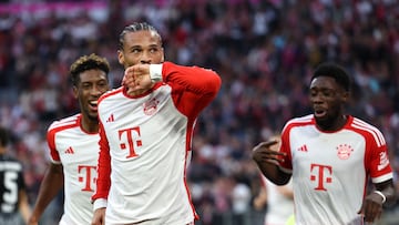 Munich (Germany), 08/10/2023.- Munich's Leroy Sane celebrates with teammates after scoring the 3-0 lead during the German Bundesliga soccer match between FC Bayern Munich and SC Freiburg in Munich, Germany, 08 October 2023. (Alemania) EFE/EPA/Anna Szilagyi CONDITIONS - ATTENTION: The DFL regulations prohibit any use of photographs as image sequences and/or quasi-video.