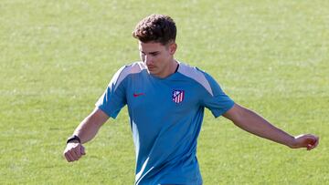 MAJADAHONDA, 18/08/2024.- El delantero argentino del Atlético de Madrid Julián Álvarez, durante el entrenamiento realizado esta mañana en la Ciudad Deportiva de Majadahonda para preparar el partido de Liga de mañana frente al Villarreal. EFE/Fernando Alvarado