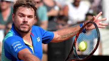 Stanislas Wawrinka devuelve una bola ante John Isner en el encuentro que ambos disputaron en el Masters 1.000 de Roma.