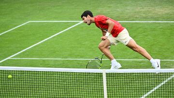 Spain's Carlos Alcaraz takes part in a training session prior to the start of the 2023 Wimbledon Championships at The All England Tennis Club in Wimbledon, southwest London, on July 2, 2023. (Photo by Glyn KIRK / AFP) / RESTRICTED TO EDITORIAL USE