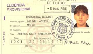 Ell 10 argentino tuvo su licencia provisional que lo acreditaba como jugador de las divisiones del equipo blaugrana en 2001.
