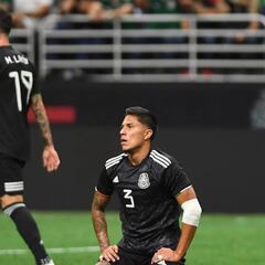 Las redes culpan a Salcedo y Araujo por los goles de Argentina