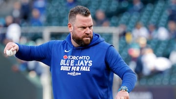 SEATTLE, WASHINGTON - OCTOBER 15: Manager John Schneider #14 of the Toronto Blue Jays throws batting practice before game three of the American League Championship Series against the Seattle Mariners at T-Mobile Park on October 15, 2025 in Seattle, Washington. Alika Jenner/Getty Images/AFP (Photo by Alika Jenner / GETTY IMAGES NORTH AMERICA / Getty Images via AFP)