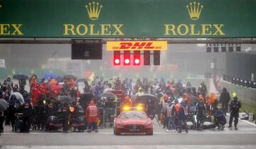 La intensa lluvia caída en Spa-Francorchamps durante varias horas consecutivas impidió la celebración de la carrera. Como se tomó la salida y se completaron dos vueltas detrás del coche de seguridad, la FIA elaboró una clasificación y otorgó puntos y trofeos en base al orden de la parrilla del sábado (salvo Checo, que se accidentó y perdió plazas). Verstappen, con la pole, venció y sumó 12,5 puntos. Hamilton fue tercero (5 puntos), detrás de un sorprendente Russell. 