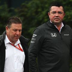 Boullier: "Es muy poco probable que Alonso gane en Bahréin"