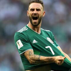 Layún: "Piqué, hagamos un documental sobre mi futuro"