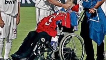 <b>CAMBIO. </b>Baggio, compañero en la Fiore, empujó ayer su silla. Su mujer Chantal, lo hace en el día a día.