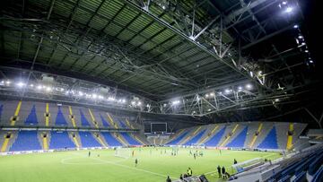 El Villarreal se entren&oacute; ayer en el estadio de c&eacute;sped artificial donde se jugar&aacute; el partido. &Eacute;ste cuenta con techo retr&aacute;ctil para combatir las bajas temperaturas.