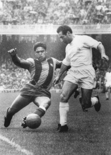 El único defensa que frenó a Gento fue el paraguayo del Barcelona Julio César Benitez. Era listo yle tenía tomada la medida al cántabro. El club catalán lo fichó del Zaragoza en el verano del 61 y jugó de azulgrana hasta 1968. El 7 de abril de ese año falleció de una infección renal, producida por unos mejillones, en la víspera de un partido ante el Madrid.