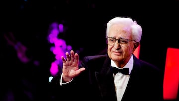 MADRID, SPAIN - FEBRUARY 06: Spanish director Mariano Ozores receives Honorary Goya award during the 30th edition of the 'Goya Cinema Awards' ceremony at Madrid Marriott Auditorium on February 6, 2016 in Madrid, Spain. (Photo by Juan Naharro Gimenez/WireImage)