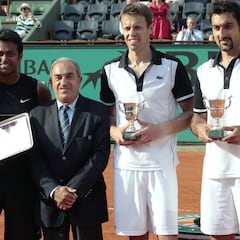 Los cuarentones del circuito aún dan guerra en el dobles