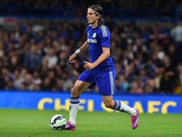 Filipe Luis tras una magn¨ªfica temporada en el Atl¨¦tico de Madrid fich¨® por el Chelsea por 25 millones de euros en julio de 2014. Tras una ¨²nica temporada en la que disput¨® tan s¨®lo nueve partidos como titular volvi¨® al equipo madrile?o.