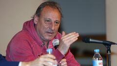 Ferm&iacute;n Cacho interviene durante una charla junto a Vicente del Bosque en el Colegio de Nuestra Se&ntilde;ora del Buen Consejo.
 
 