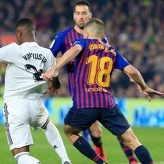 La televisión ocultó un posible penalti de Jordi Alba a Vinicius