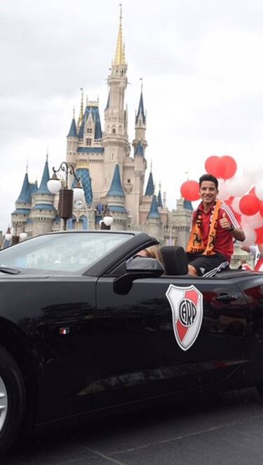 River Plate y Estudiantes La Plata desfilan en Magic Kindom