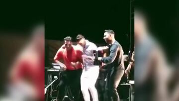 Silvestre Dangond le canta el feliz cumpleaños a James