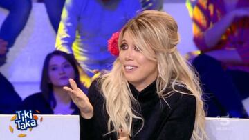 La dramática caída de Wanda Nara bailando tango en la televisión italiana