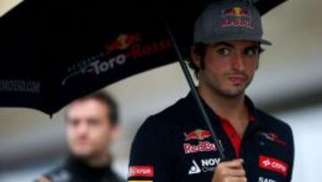 Sainz: &quot;Me pondr&iacute;a un siete o un ocho a la temporada&quot;