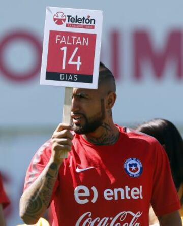 La Roja recibió la visita de los niños de la Teletón