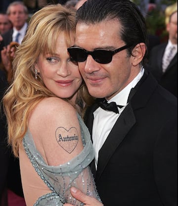 La actriz Melanie Griffith se grab¨® el nombre de Antonio dentro de un coraz¨®n durante sus a?os de relaci¨®n con el actor espa?ol pero al igual que Jonhhy Deep, tambi¨¦n se arrepinti¨® cuando rompieron y comenz¨® a borr¨¢rselo.