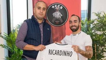 Presentación de Ricardinho con el ACCS París.