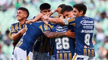 during the 9th round match between Santos and Atletico de San Luis as part of the Liga BBVA MX, Torneo Apertura 2025 at TSM Corona Stadium, on September 21, 2025 in Torreon, Coahuila, Mexico.