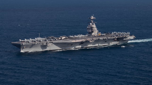 El buque de guerra más grande del mundo lanza cazas de combate en el Mediterráneo