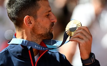 Love at last | Gold medal winner Novak Djokovic of Serbia