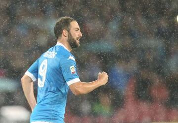 Napoli's Argentinian-French forward Gonzalo Higuain