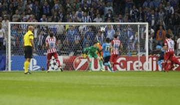 1-0 gol de Jackson Martínez