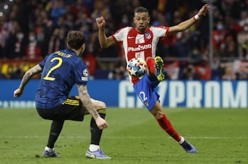 Renan Lodi, durante el partido contra el Manchester United.