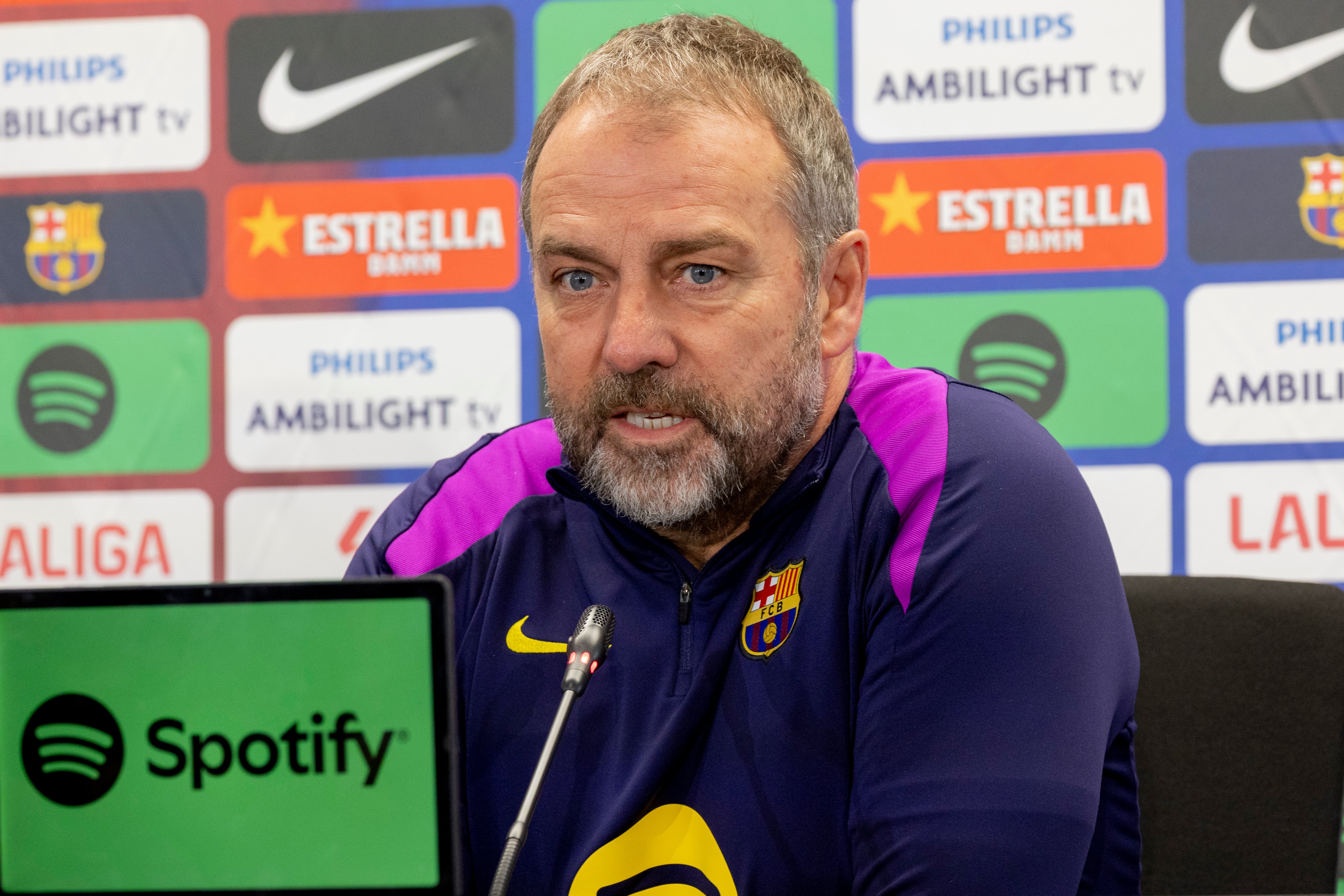 Flick respalda a Deco: “100% contento con Cancelo”