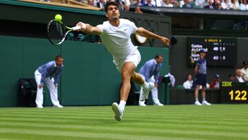 Tennis - Wimbledon - All England Lawn Tennis and Croquet Club, London, Britain - July 1, 2024 Spain's Carlos Alcaraz in action during his first round match against Estonia's Mark Lajal REUTERS/Hannah Mckay